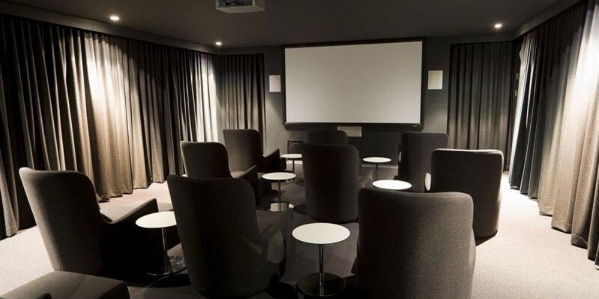 Circle On Cavill 25th Floor With Ocean Views - Coasthm *