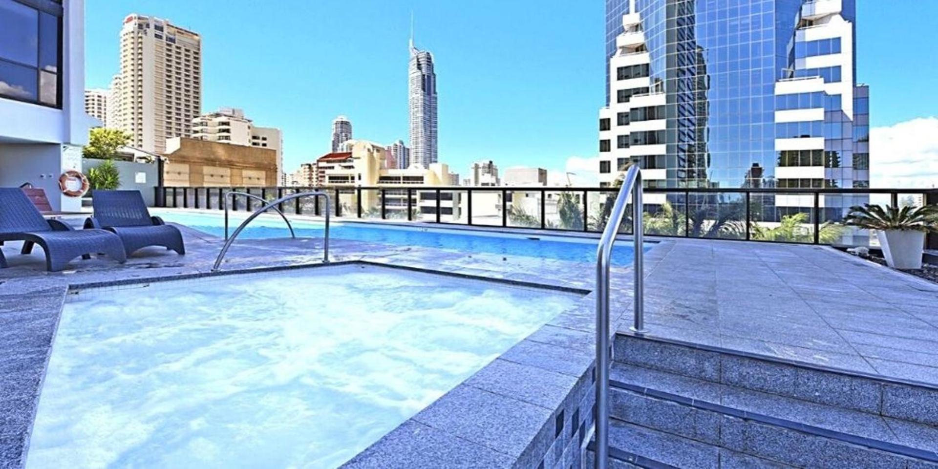 Circle On Cavill 25th Floor With Ocean Views - Coasthm