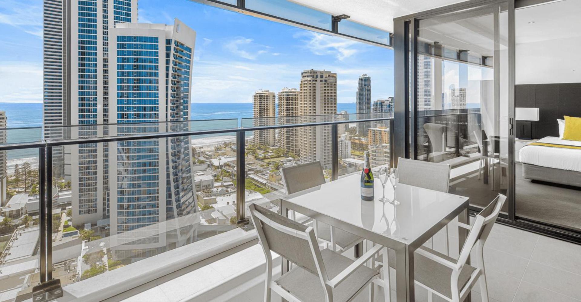 Apartment Circle On Cavill 25th Floor With Ocean Views - Coasthm